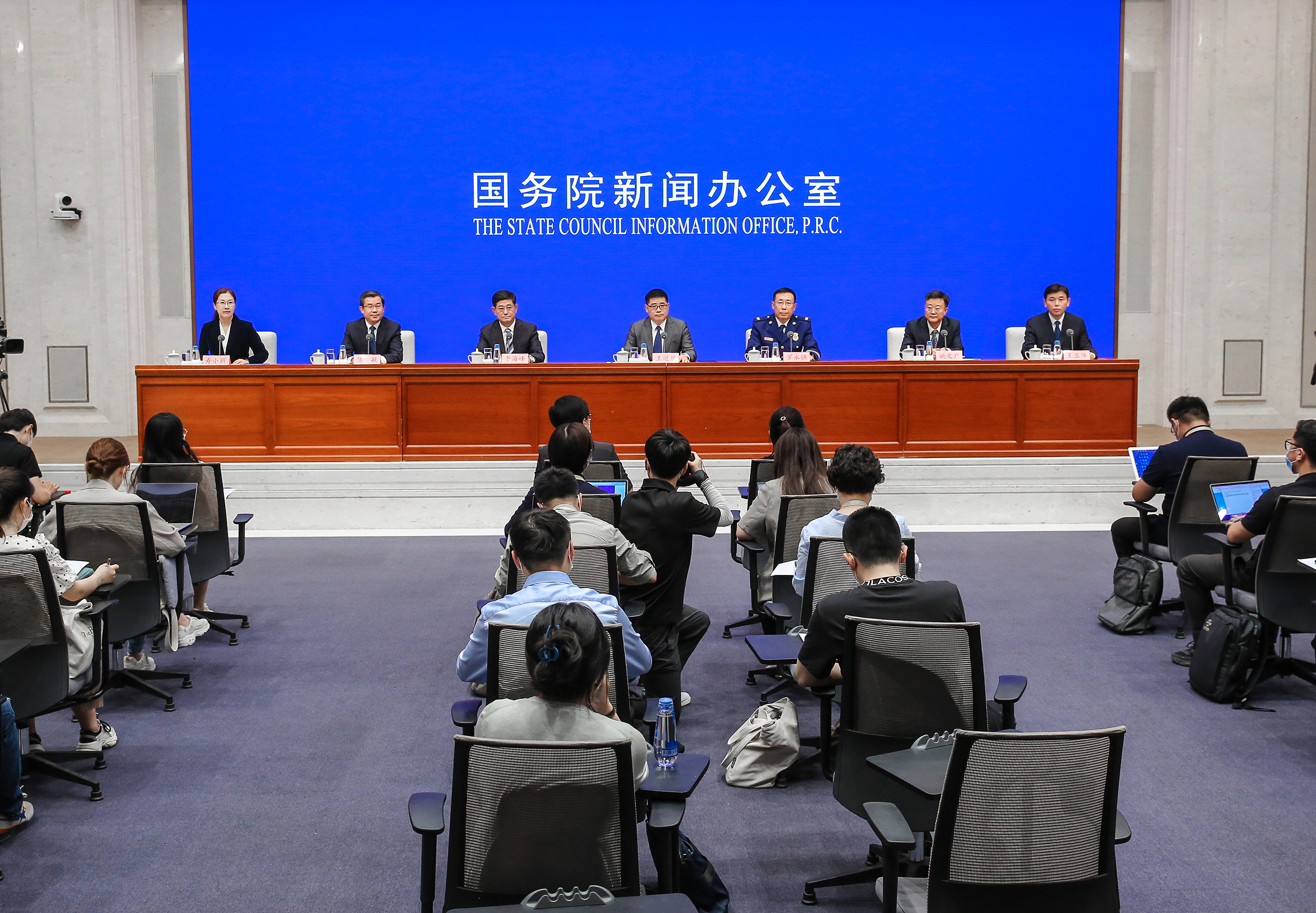 国新办1月7日举行国务院政策例行吹风会 介绍《国务院办公厅关于严格规范涉企行政检查的意见》有关情况