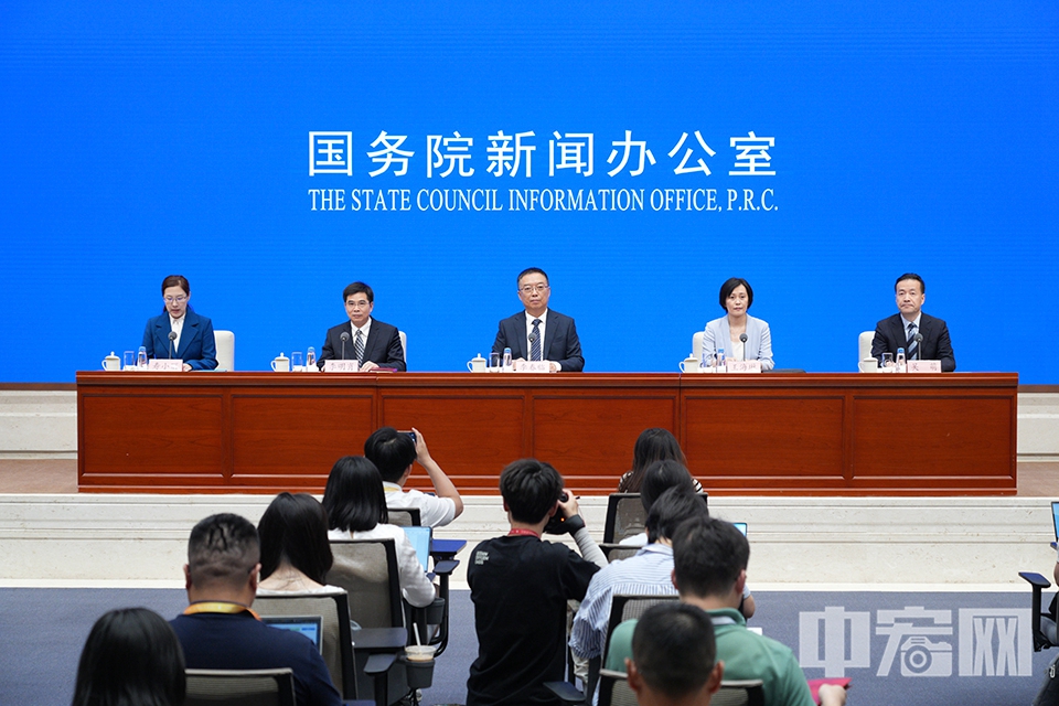 国新办1月7日举行国务院政策例行吹风会 介绍《国务院办公厅关于严格规范涉企行政检查的意见》有关情况