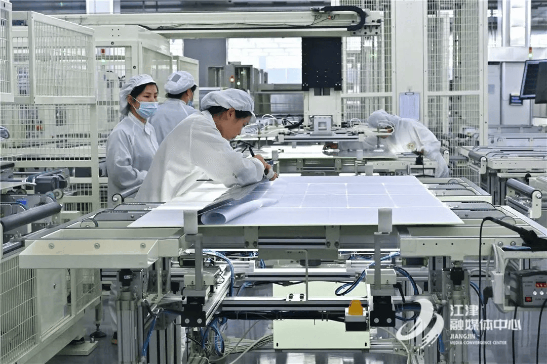 莱特光电：可转债募资缩水至6.98亿元，取消钙钛矿研发项目